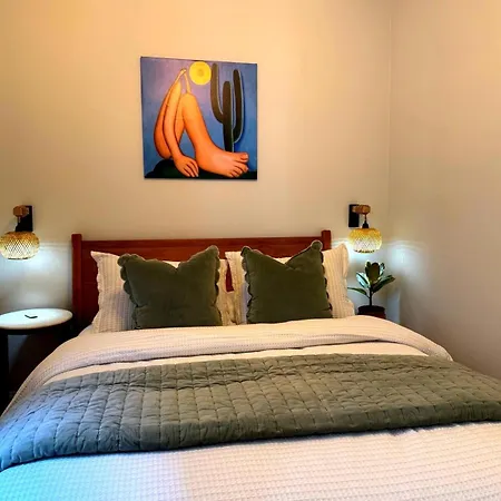 Stunning 3 Bedrooms 2 Bathrooms Getaway Chicago! *
