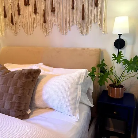 Apartment Stunning 3 Bedrooms 2 Bathrooms Getaway Chicago! *