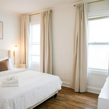 Holiday home Sleeps 18 • 8br • Game • Gym • Theater Chicago