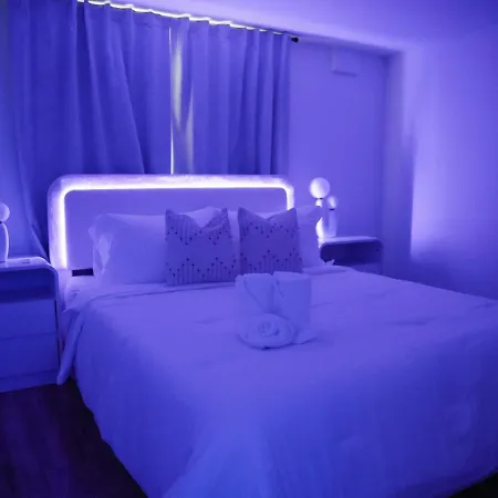 Sleeps 18 • 8br • Game • Gym • Theater Holiday home Chicago