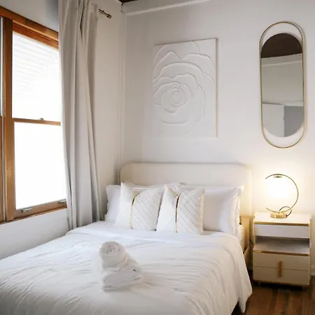 Sleeps 18 • 8br • Game • Gym • Theater * Chicago
