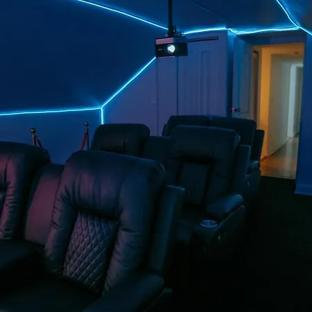 Holiday home Sleeps 18 • 8br • Game • Gym • Theater