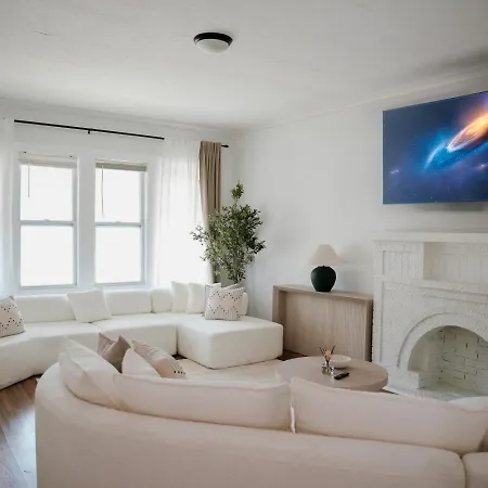 Sleeps 18 • 8br • Game • Gym • Theater * Chicago