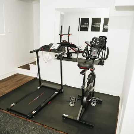 Holiday home Sleeps 18 • 8br • Game • Gym • Theater Chicago