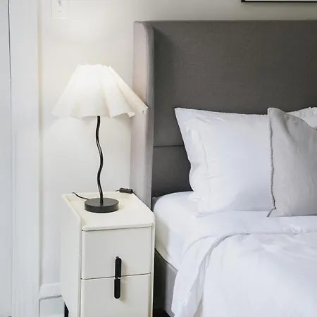 Holiday home Sleeps 18 • 8br • Game • Gym • Theater Chicago