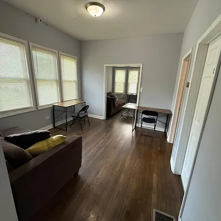 Homestay Amazing Place To Near Downtown Chicago!