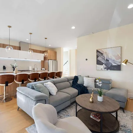 New 3bed 2bath With Parking By United Center *