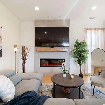 New 3bed 2bath With Parking By United Center Apartment