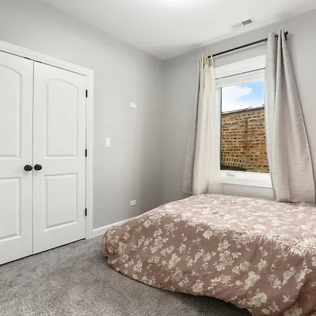 Luxhome 8 Mins Downtown * Chicago