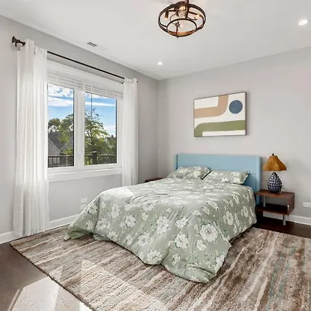 Luxhome 8 Mins Downtown