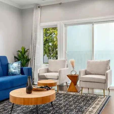Luxhome 8 Mins Downtown Apartment
