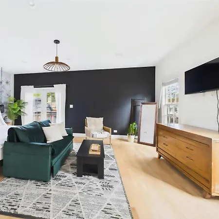 Spacious 4br With Outdoor Oasis