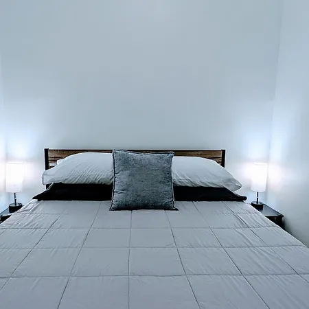 The Roscoe Village Apartment *