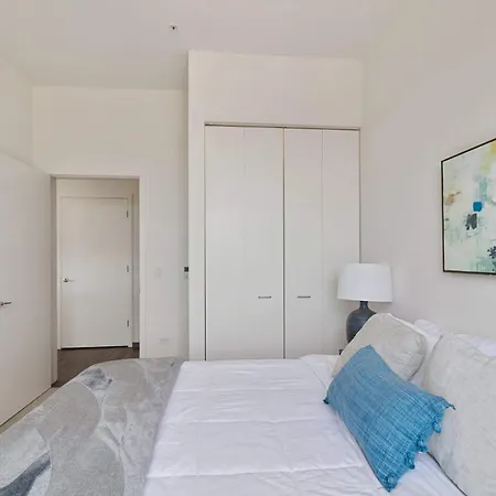 2br Loft Sweeping Glass Views Apartment *