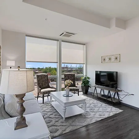 2br Loft Sweeping Glass Views Chicago