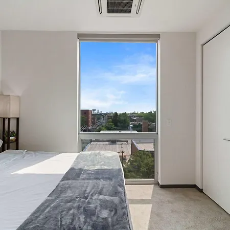 2br Loft Sweeping Glass Views Apartment *