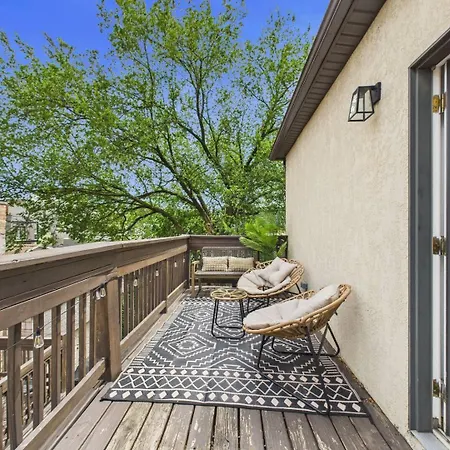 Apartment Spacious 4br With Outdoor Oasis *