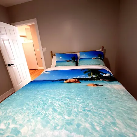 Beautiful 4 Bedroom 2 Bathroom Near Everything Apartment