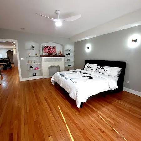 Beautiful 4 Bedroom 2 Bathroom Near Everything * Chicago