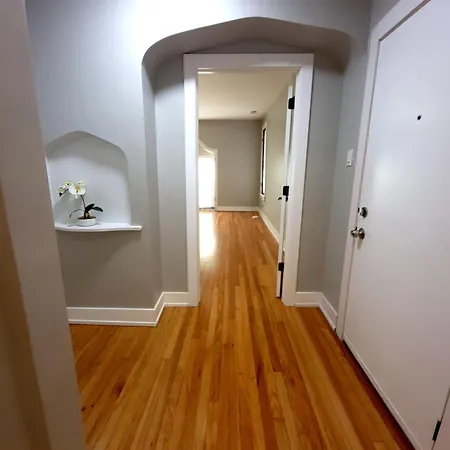 Beautiful 4 Bedroom 2 Bathroom Near Everything *