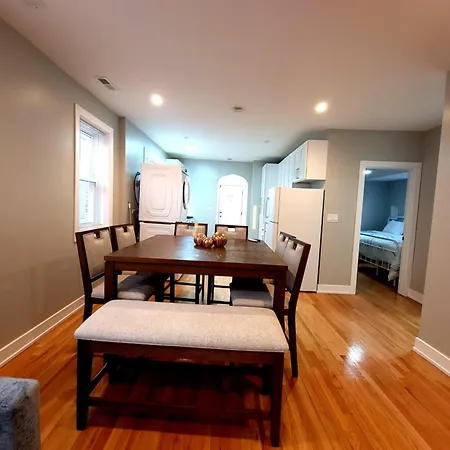 Beautiful 4 Bedroom 2 Bathroom Near Everything *