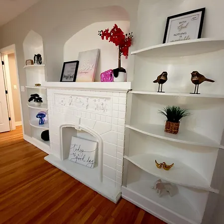Beautiful 4 Bedroom 2 Bathroom Near Everything Chicago