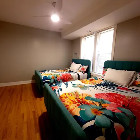 Beautiful 4 Bedroom 2 Bathroom Near Everything Apartment Chicago
