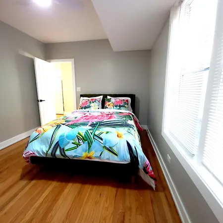 Beautiful 4 Bedroom 2 Bathroom Near Everything