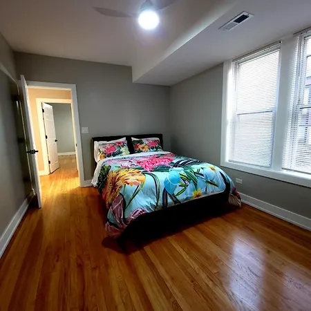 Beautiful 4 Bedroom 2 Bathroom Near Everything *