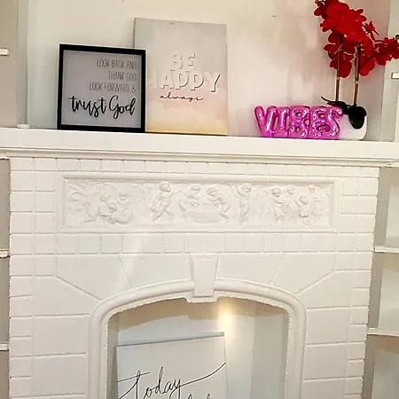 Beautiful 4 Bedroom 2 Bathroom Near Everything Apartment