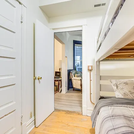 Apartment 1 Mi To Blue Line Pet-friendly Unit In Chicago! *