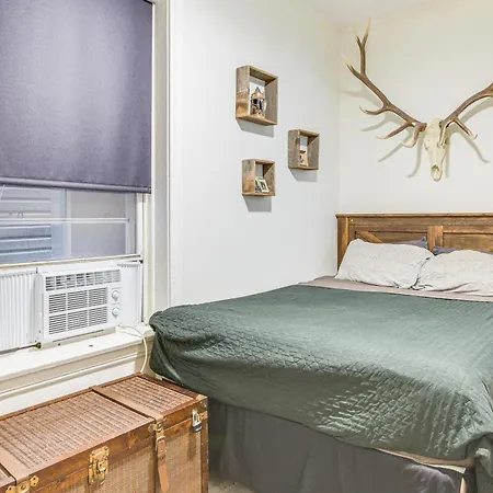 1 Mi To Blue Line Pet-friendly Unit In Chicago! Apartment