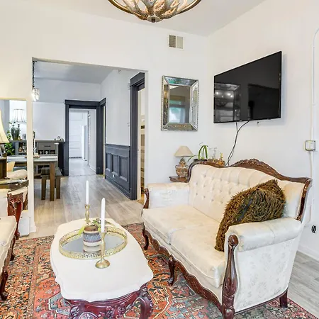 Apartment 1 Mi To Blue Line Pet-friendly Unit In Chicago!