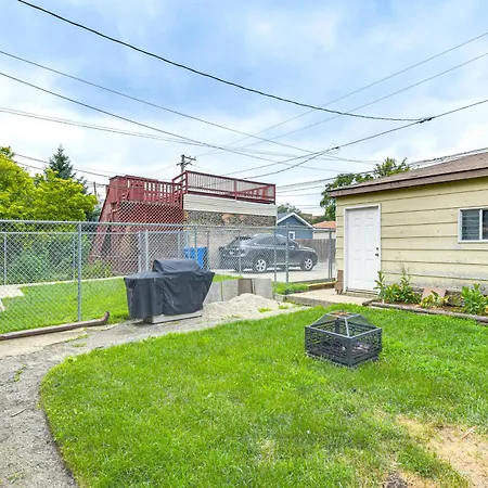 1 Mi To Blue Line Pet-friendly Unit In Chicago!