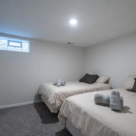 Apartment Modern W Private Entrance Washer Dryer Free Parking Chicago