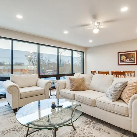 Steps To Shops & Eats: In Portage Park! Apartment *