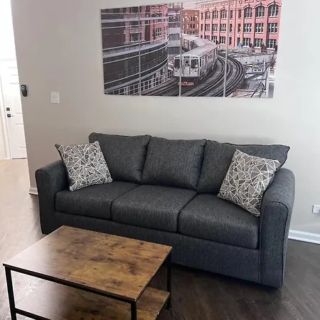 Cozy 1 Bedroom Near Logan Sq Apartment *