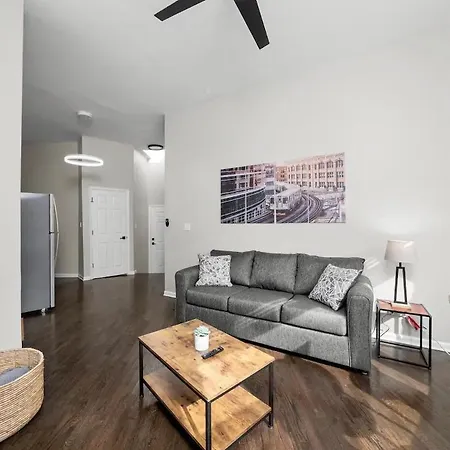 Cozy 1 Bedroom Near Logan Sq *