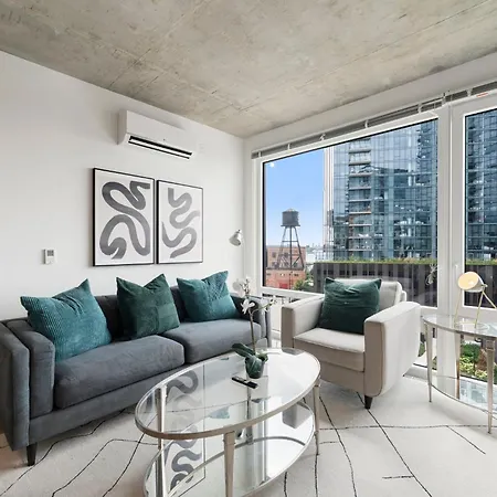 High-rise 4br W Views Comfort & Space Chicago