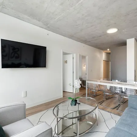 Hotel High-rise 4br W Views Comfort & Space Chicago
