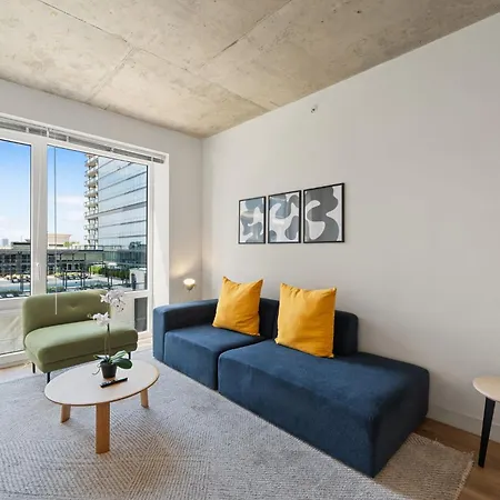 3br Escape Bright Sleek Spacious Hotel Chicago