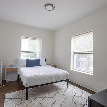 Charming 2br Ideal For Long Or Short Visits Apartment Chicago
