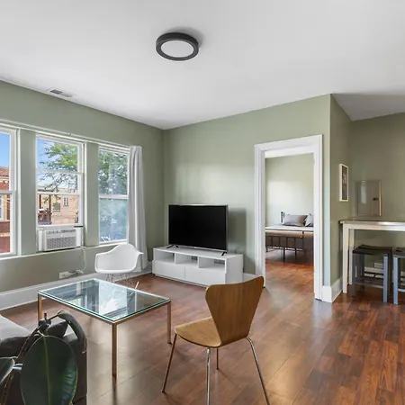 Private In Stylish Humboldt Park Retreat