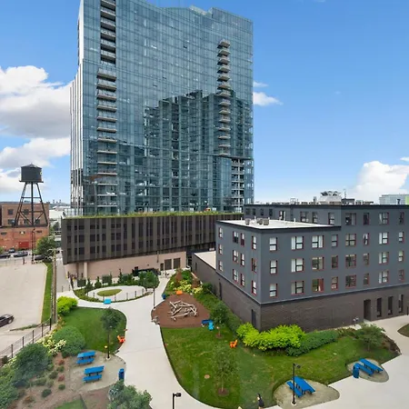 High-rise 4br W Views Comfort & Space * Chicago