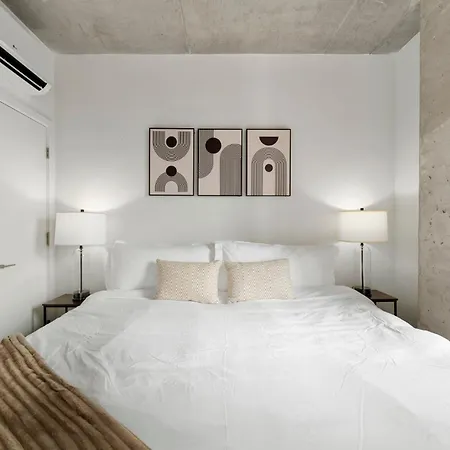 High-rise 4br W Views Comfort & Space Hotel Chicago