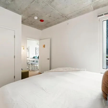 High-rise 4br W Views Comfort & Space *