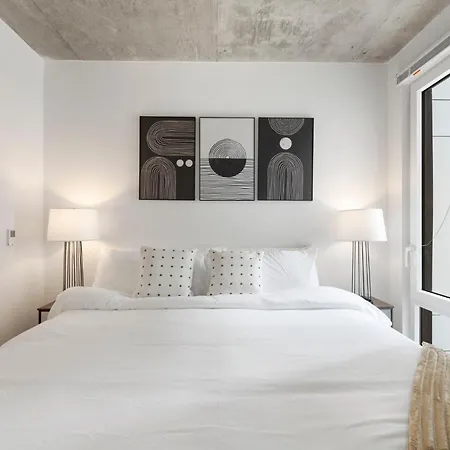 High-rise 4br W Views Comfort & Space Chicago