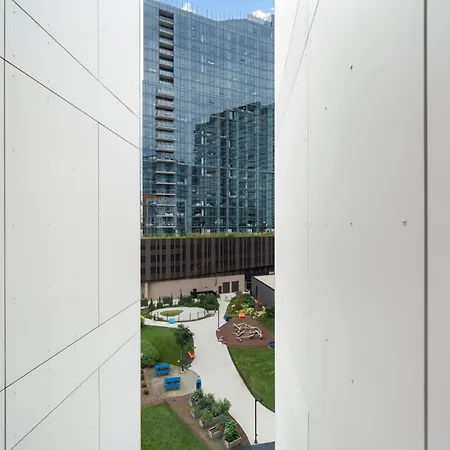 Hotel High-rise 4br W Views Comfort & Space Chicago