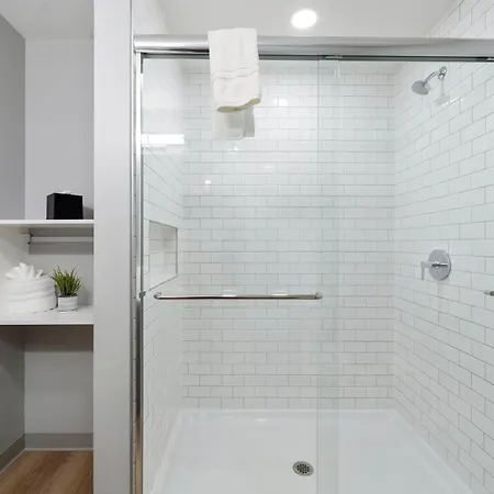 High-rise 4br W Views Comfort & Space *