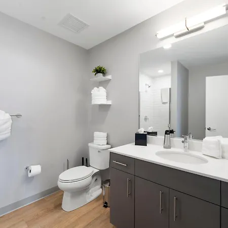 High-rise 4br W Views Comfort & Space Hotel